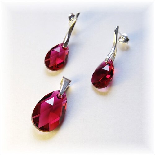komplet z kryształami Swarovskiego - teardrop ruby malinowe